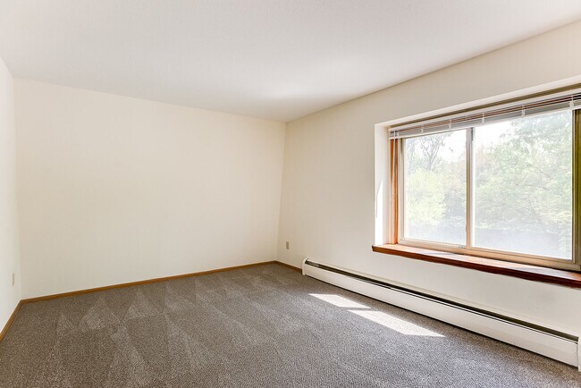 Building Photo - Cambridge Court Apartments