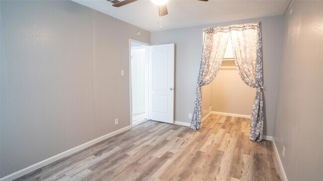 Building Photo - 3003 Parker Ln
