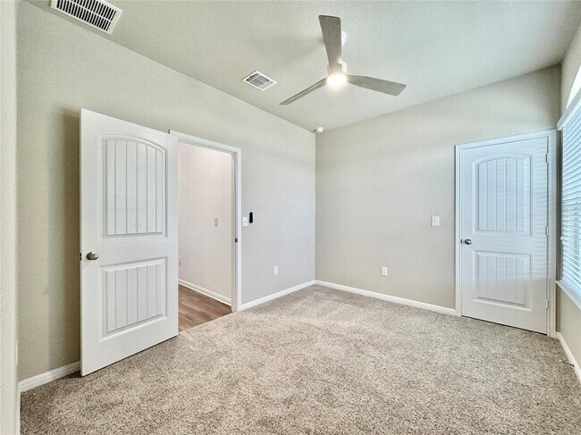 Building Photo - 1701 Logan Dr