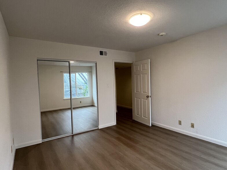 Building Photo - 575 27th Ave