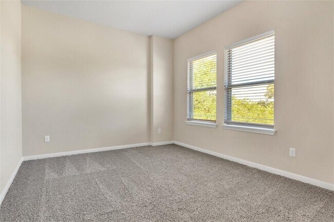 Building Photo - 704 Olive Creek Dr