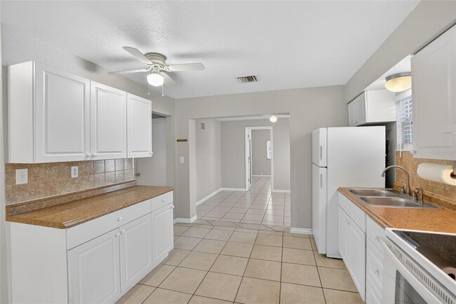 Building Photo - 685 71st Ave N