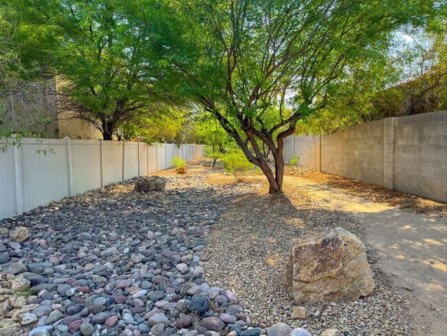 Building Photo - 8988 Winchester Ridge St