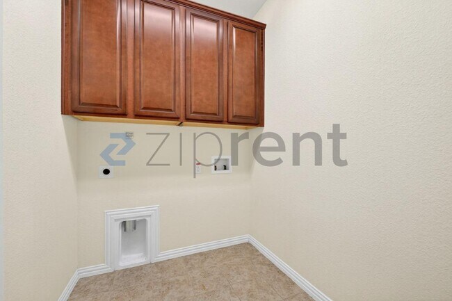 Building Photo - 3408 Porter Creek Dr