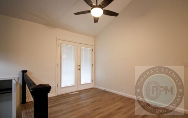 Building Photo - Spacious 4-bedroom, 3-bath home in Omaha