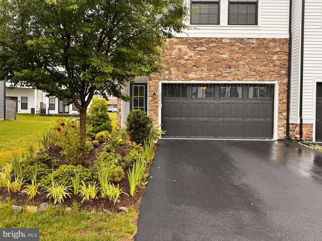 Building Photo - 25419 Reed Orchard Ter