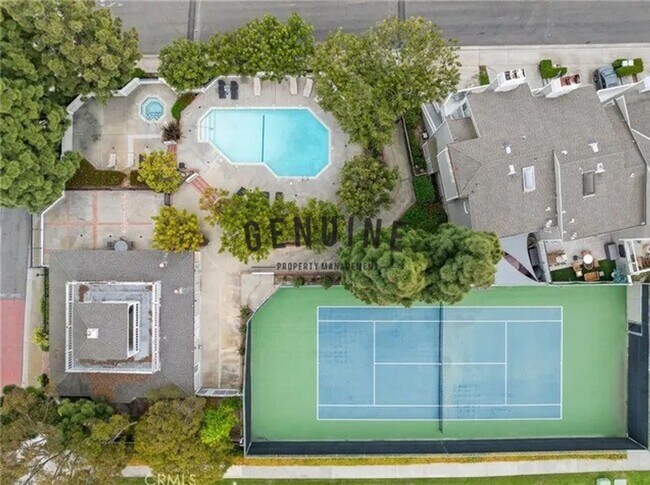 Building Photo - Spacious 2 Story 3Bd 2.5Ba Townhome