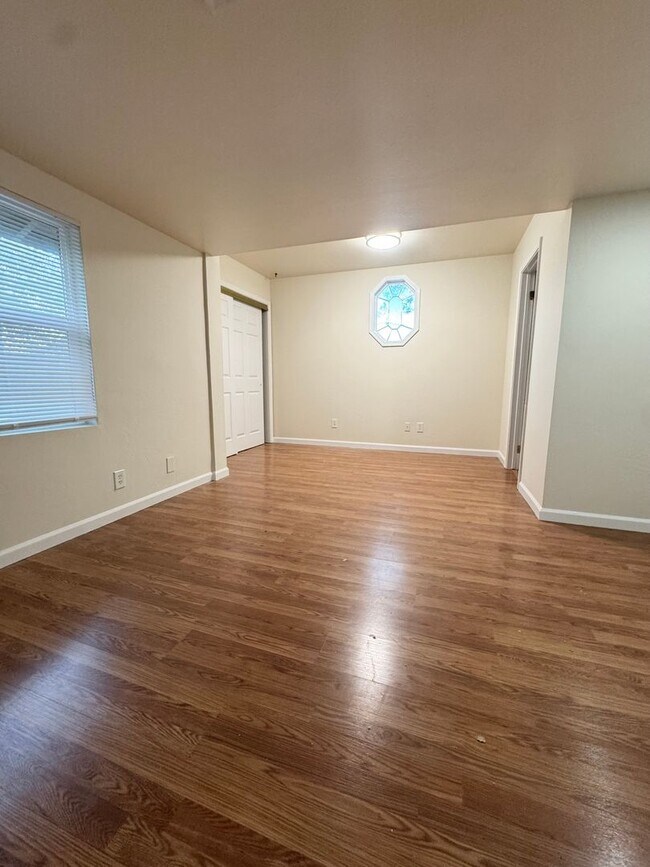 Building Photo - Spacious Country Home w/ HUGE SHOP!