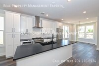 Building Photo - 2140 Terwilliger Terrace