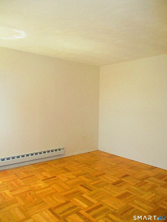 Building Photo - 87 Glenbrook Rd