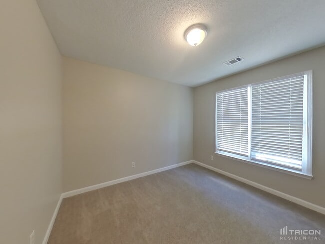 Building Photo - 39 Pine Grove Cir