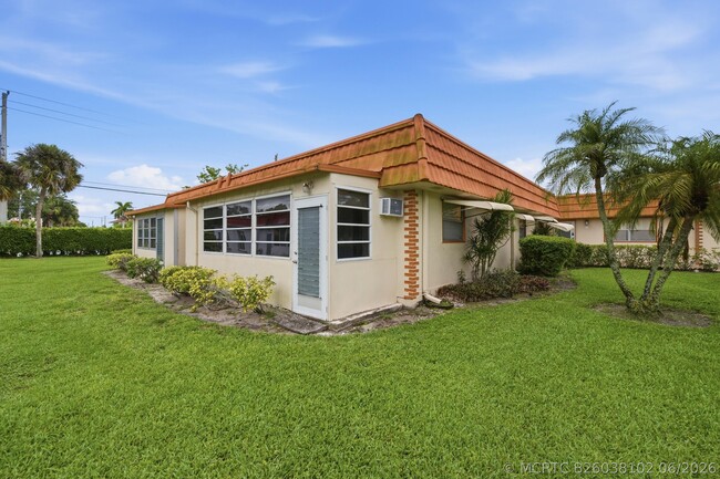Building Photo - 28 Seville Dr
