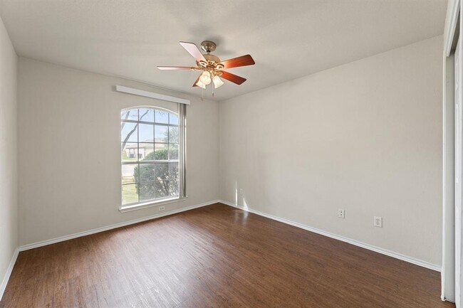 Building Photo - 4807 Golden Gate Dr