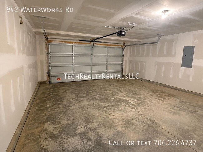Building Photo - 942 Waterworks Rd