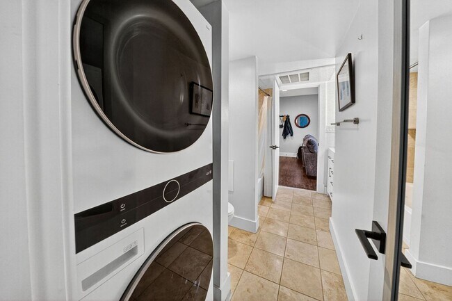 Building Photo - Modern 1BR/1BA in the Heart of Columbia Heights