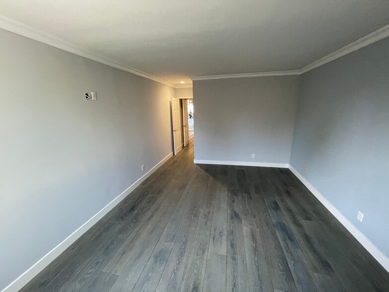 primary bedroom - 901 10th St