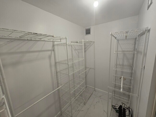 Building Photo - 901 Seafarer Cir