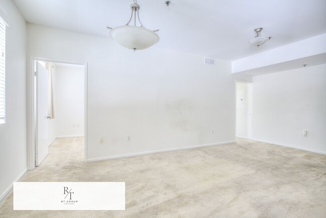 Building Photo - Luxurious Modern Condo in Alhambra