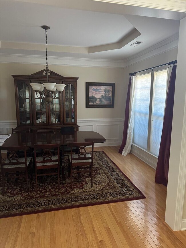 Building Photo - Prime Location, Five Forks! Lease only