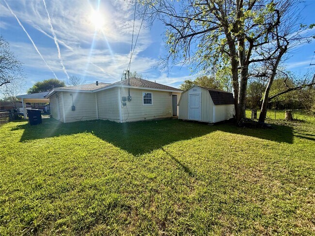 Building Photo - 10618 Leitrim Way