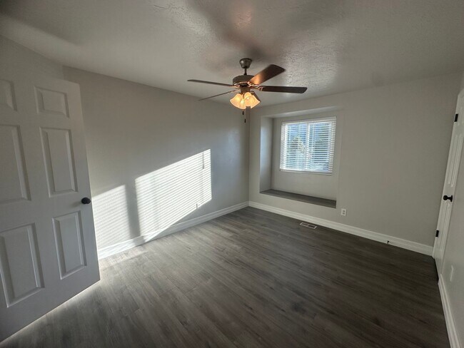 Building Photo - Quiet neighborhood, 3 bedroom, 2 bath home, huge front patio/deck, RV parking!