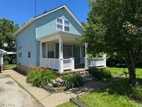 Building Photo - 12835 Painesville Warren Rd