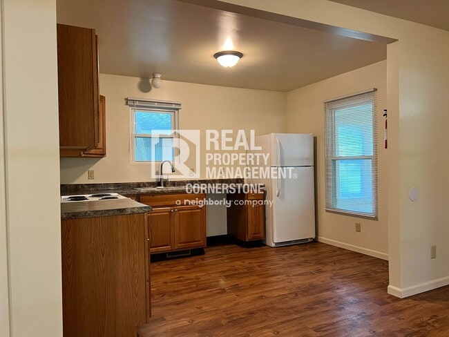 Building Photo - Charming 2-Bedroom Home with Spacious Yard