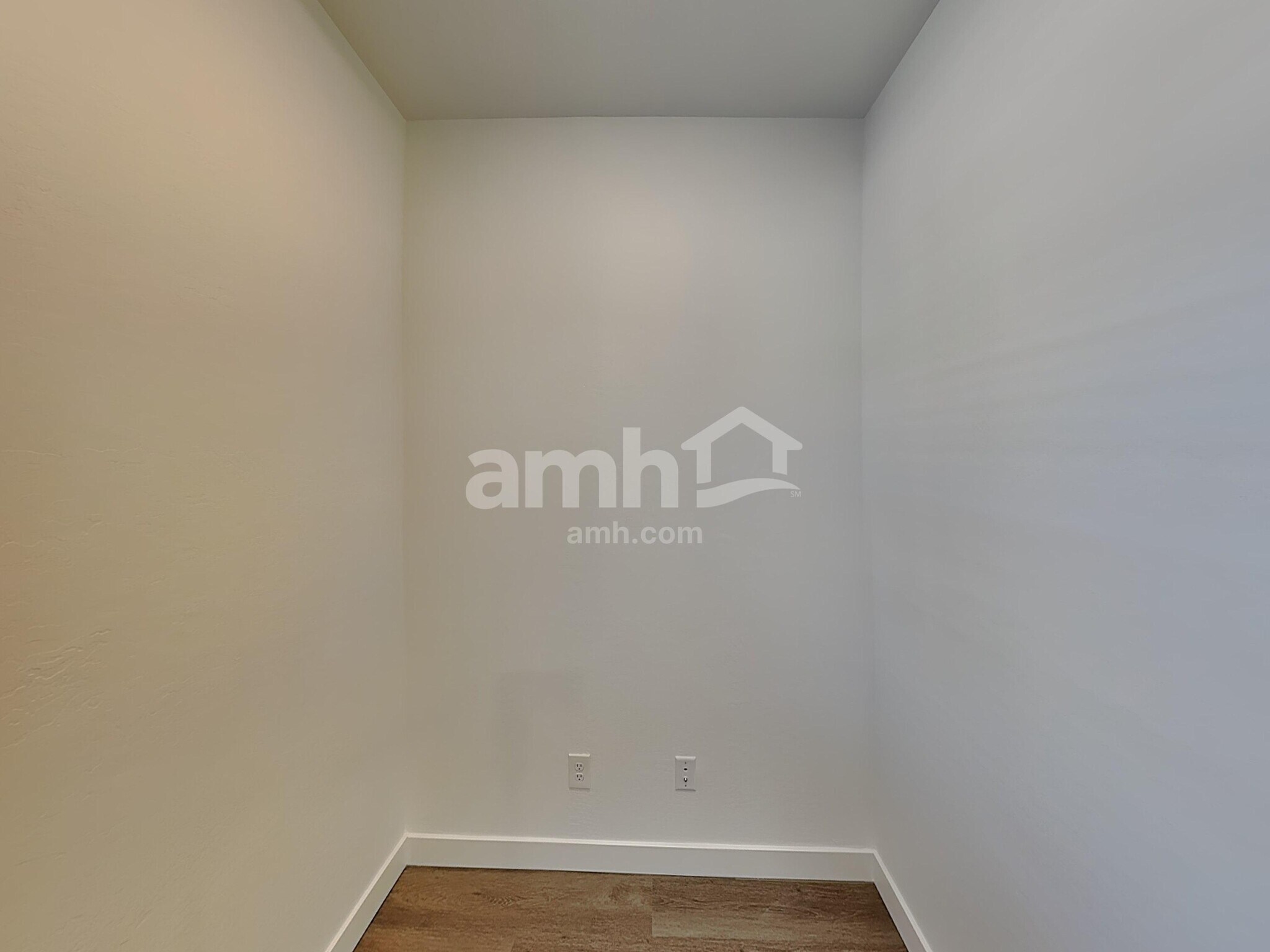 Building Photo - 20177 W Thomas Rd