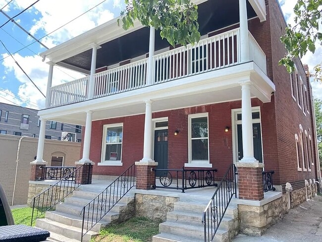 Building Photo - Olive Duplex