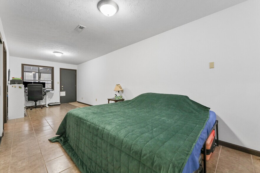 First floor bedroom - 1098 Big Valley Dr