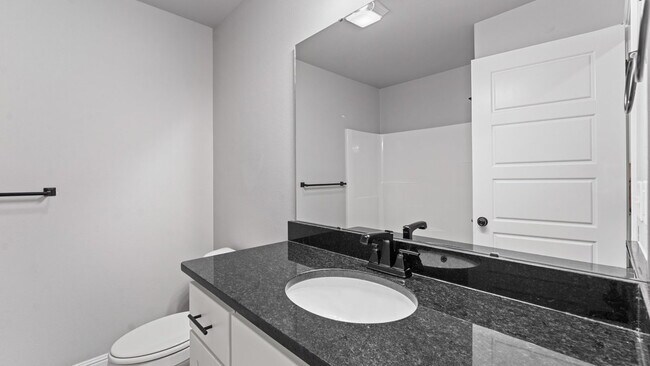 Building Photo - "Spacious 4-Bed Gem with Granite Elegance & Cozy Fireplace in Bentonville!"