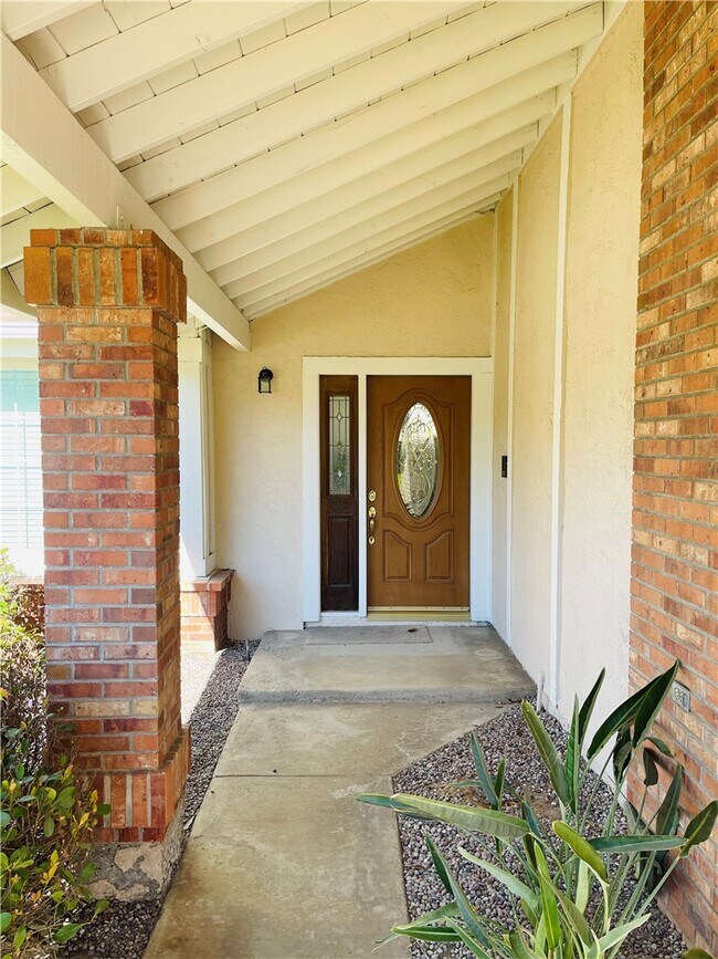 Building Photo - 25472 Day Lily Dr