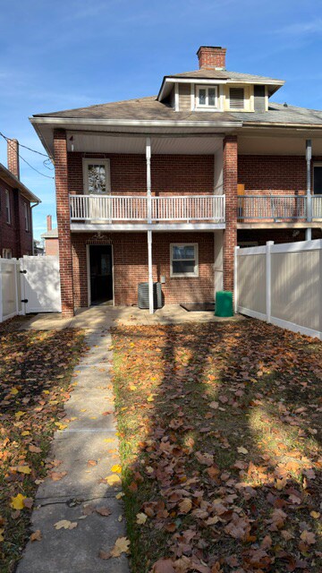 Building Photo - 284 W Maple St