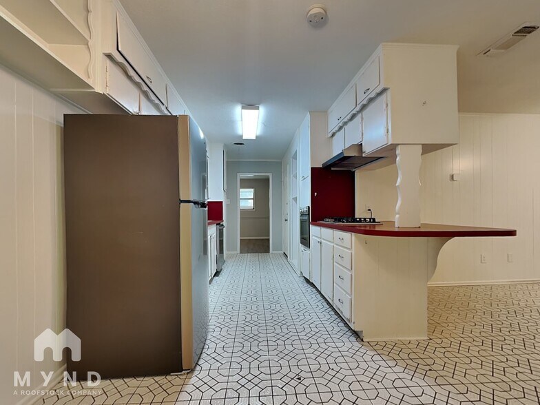 Building Photo - 605 Thompson Dr
