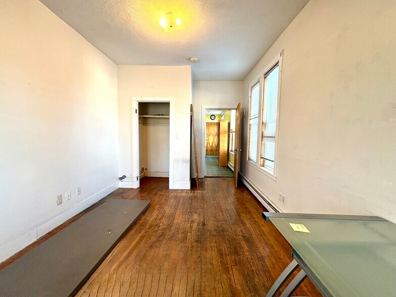 Building Photo - 26 Saint James St