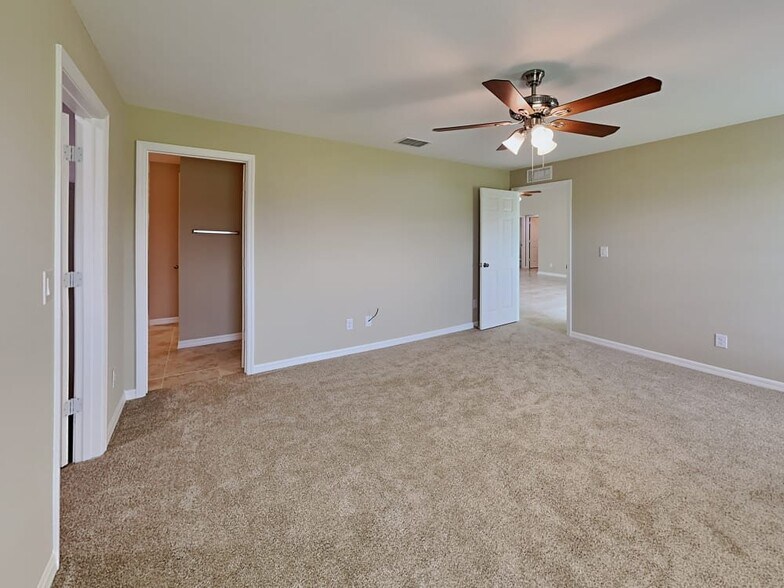 Building Photo - 311 Tandil St