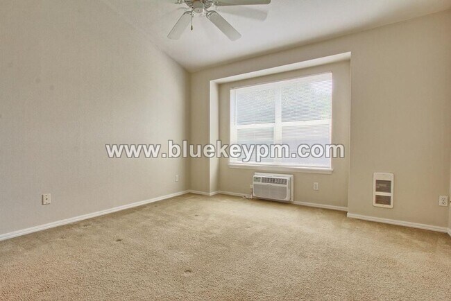 Building Photo - 3 Bed,2 Bath Townhome By the Columbia River in Northwynd Community