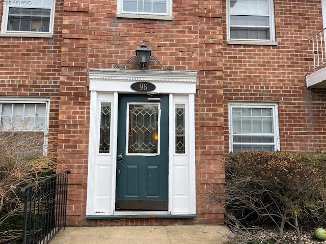 Building Photo - 96 Shore Rd