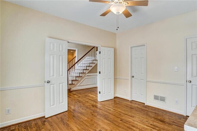 Building Photo - 510 Jacaranda Ct