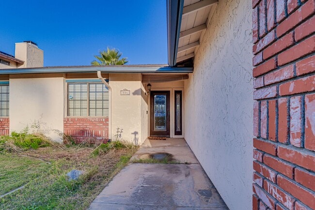 Building Photo - Taft GEM!