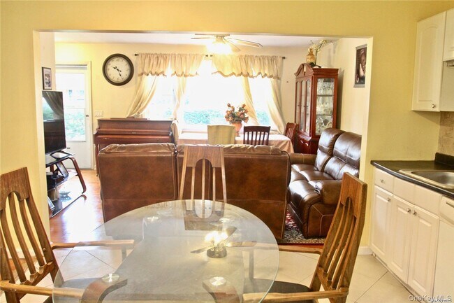 Building Photo - 117 Blydenburgh Ave