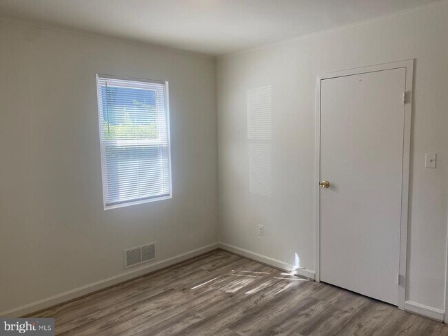 Building Photo - 2200 Greenwich St