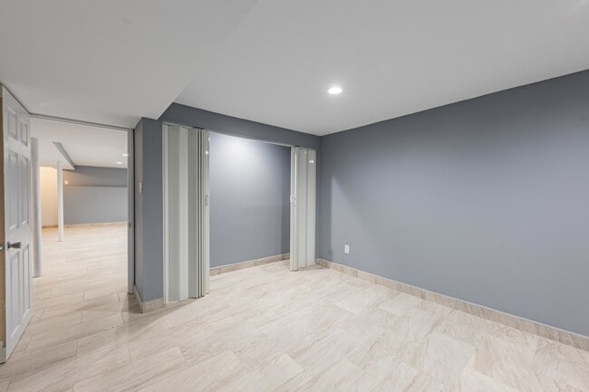 Building Photo - 7055 W 63rd St