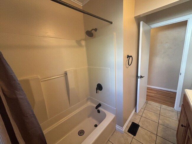 Building Photo - Charming 3 Bedroom 1 Bath single story home, with large yard