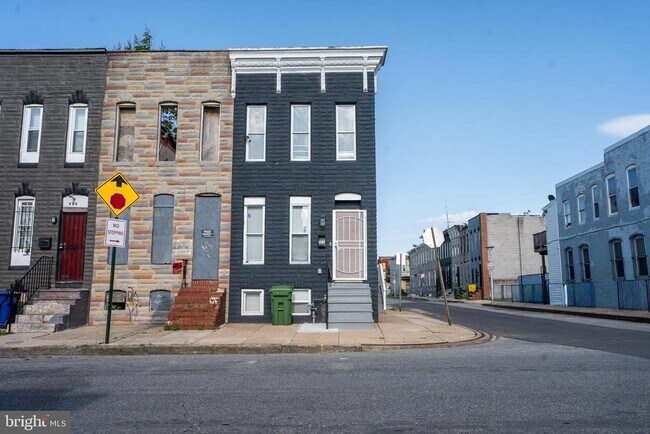 Building Photo - 311 S Pulaski St