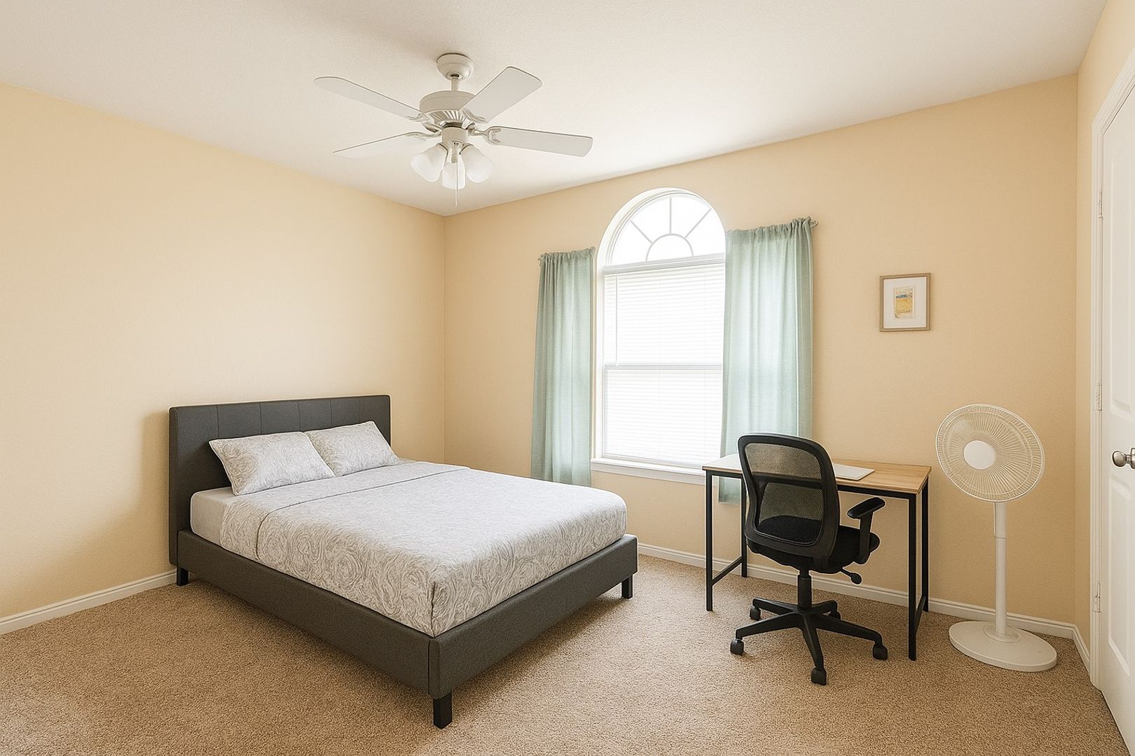 Building Photo - $500 OFF FIRST MONTH'S RENT! Great 3 Bed, 3 Bath Duplex for Fall 2026 Pre-Lease