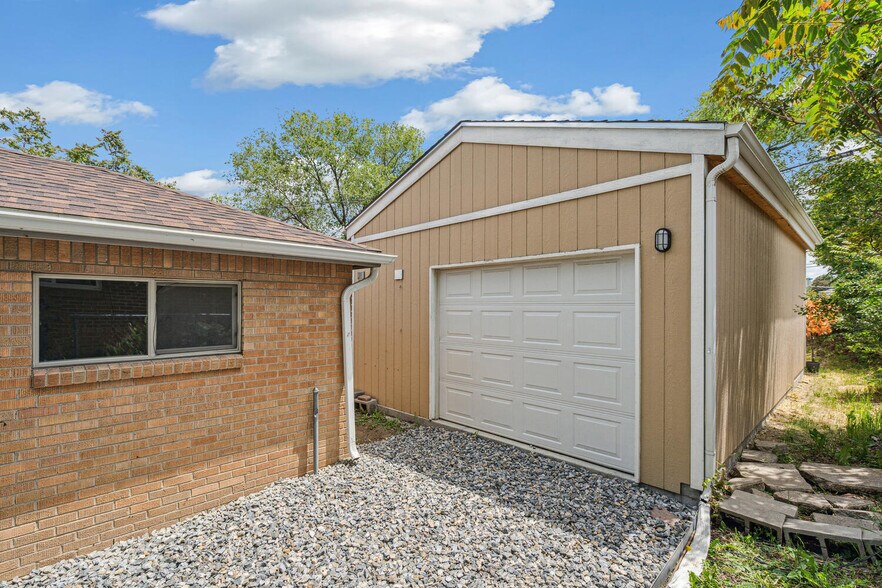 Building Photo - 1330 Oak Pl