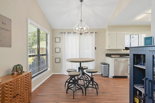Building Photo - 3015 Adrienne Dr