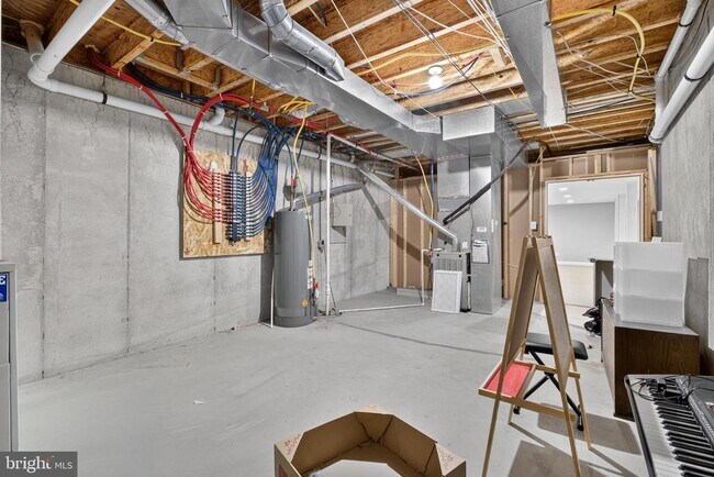 Building Photo - 16 Oak Leaf Ln