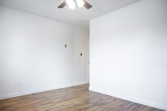 Building Photo - 7555 Linda Vista Rd
